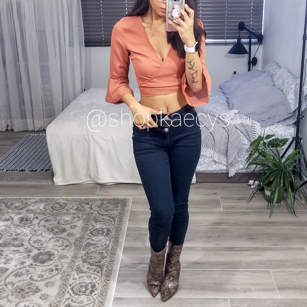 LAST 2 ➖ Bell 3/4 Sleeved Wrap Cropped Top - Picture 3 of 8